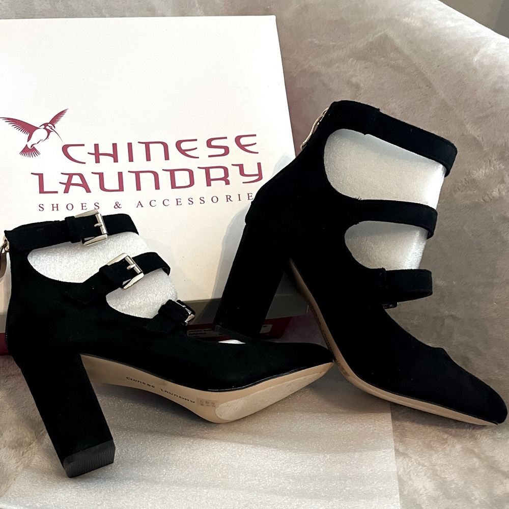 NWT Chinese Laundry faux suede dress heels